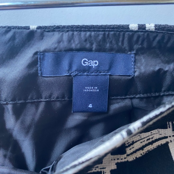 Gap abstract pattern mini skirt with pockets - Picture 5 of 5